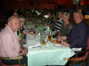 Vi inntar en hyggelig middag samtidig om kveldene